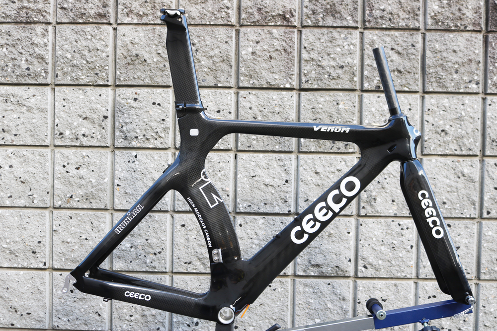 激安超特価 最大80%オフ  CEEPO Mサイズ カーボンTTフレーム VENOM 自転車本体